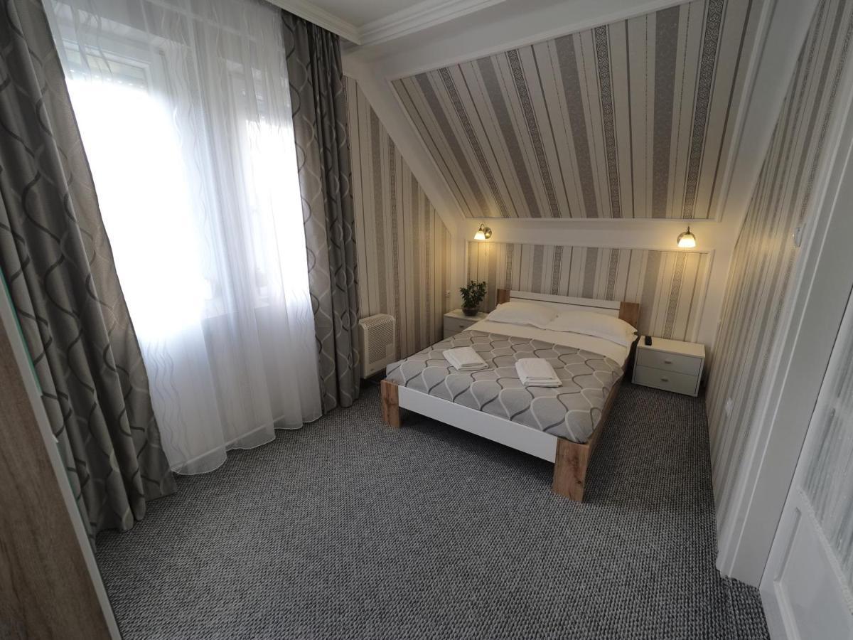 Apartamento Panzió STATUS Hajdúszoboszló Exterior foto