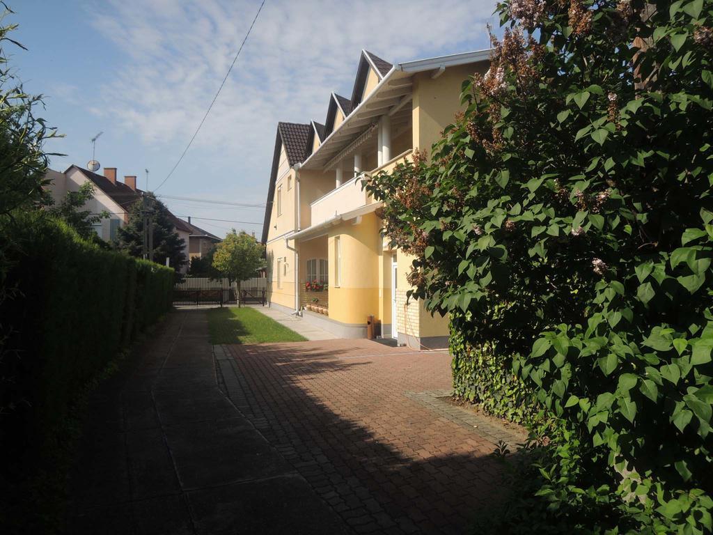 Apartamento Panzió STATUS Hajdúszoboszló Exterior foto