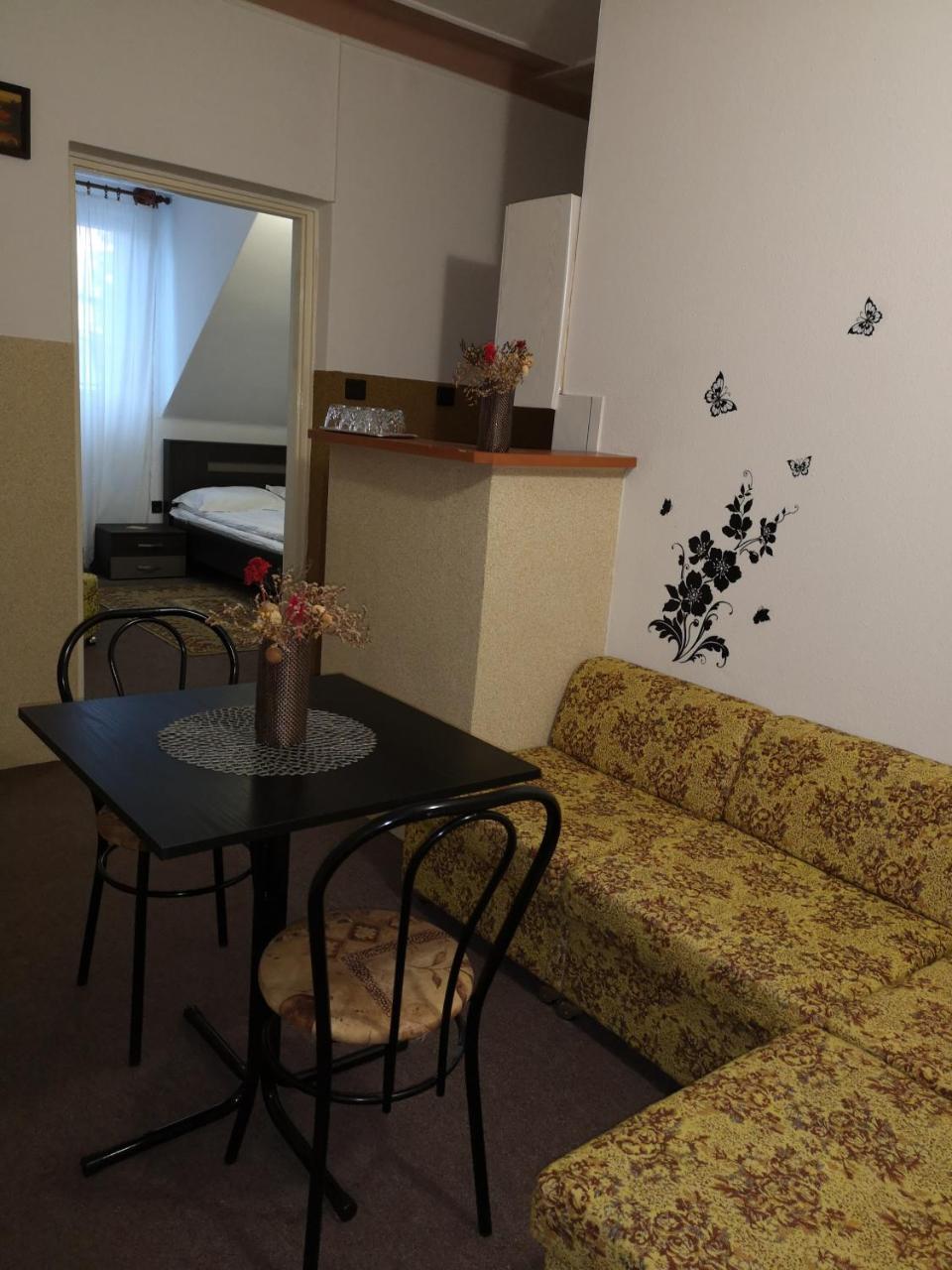 Apartamento Panzió STATUS Hajdúszoboszló Exterior foto